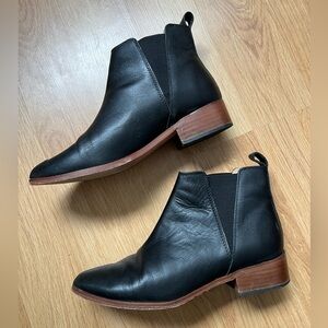 Nisolo Eva Everyday Chelsea Boot leather ankle
